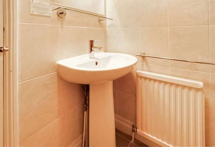 בית מלון כפרי The Gullivers