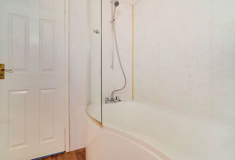 בית מלון כפרי The Gullivers