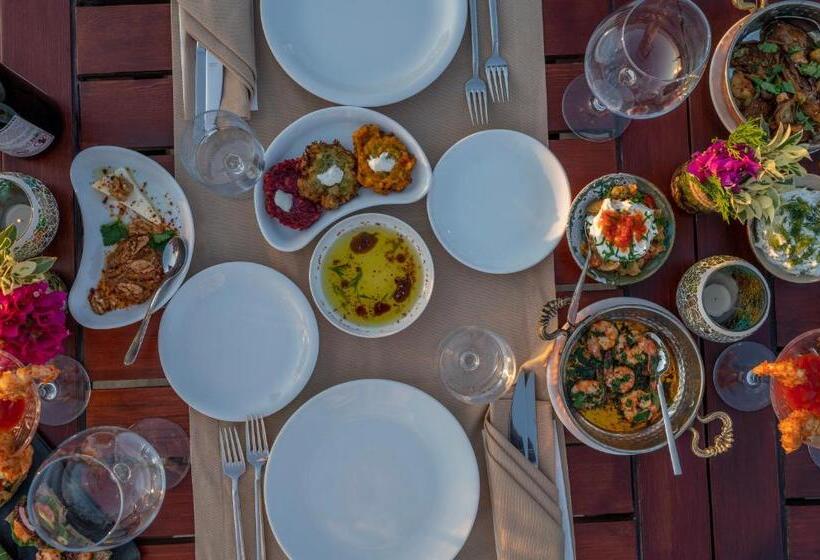 4reasons Hotel + Bistro | 12+