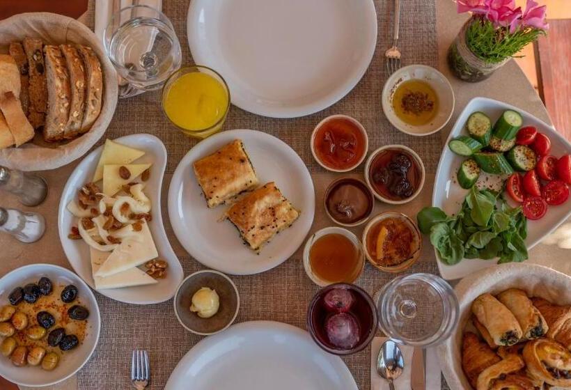 4reasons Hotel + Bistro | 12+