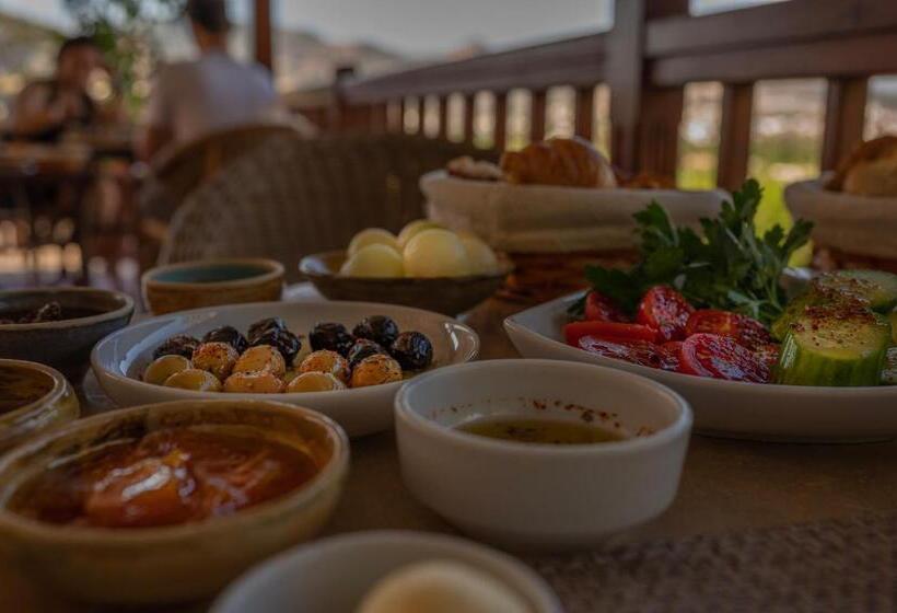 4reasons Hotel + Bistro | 12+