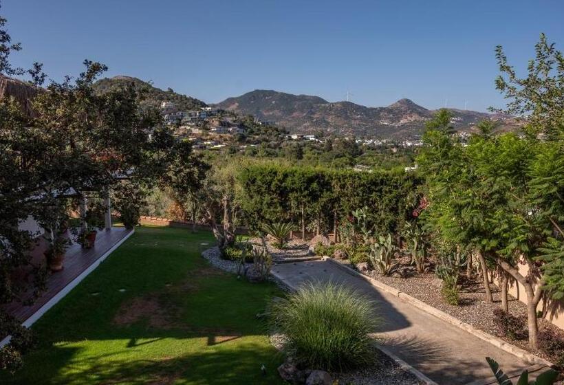 4reasons Hotel + Bistro | 12+