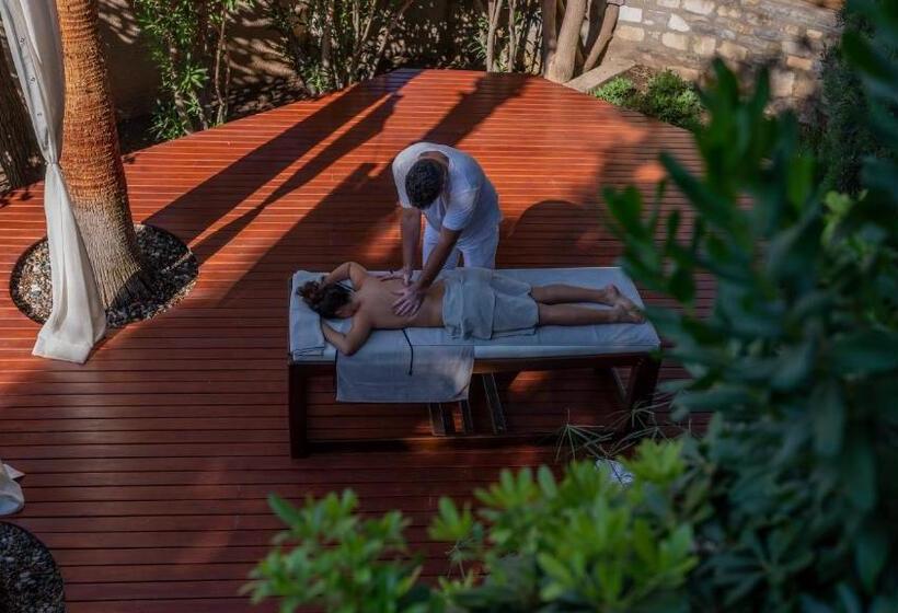 4reasons Hotel + Bistro | 12+