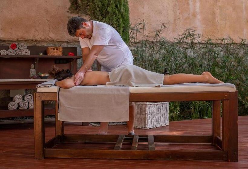 4reasons Hotel + Bistro | 12+