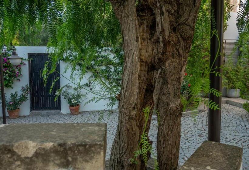 4reasons Hotel + Bistro | 12+