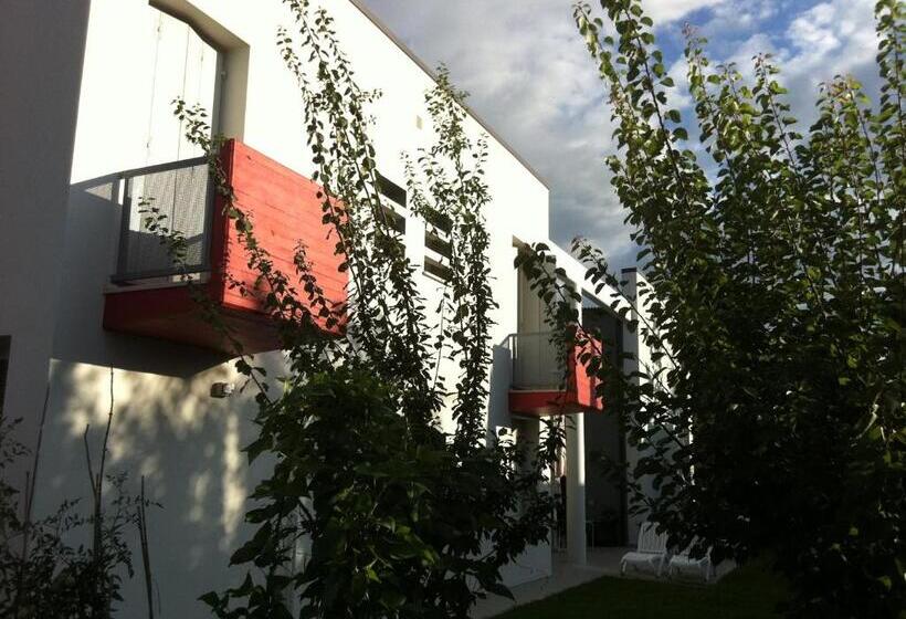 Отель 6 Porte Guesthouse