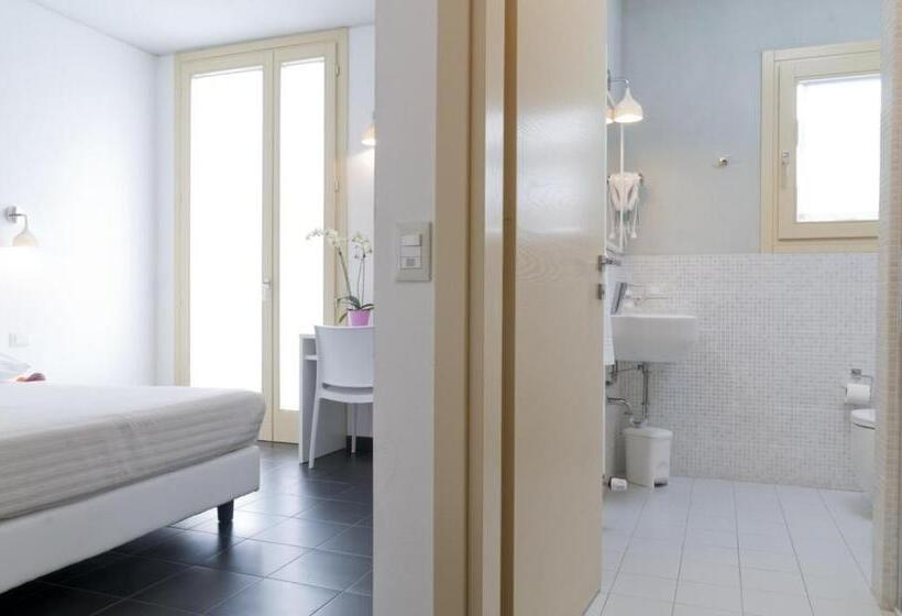 Отель 6 Porte Guesthouse