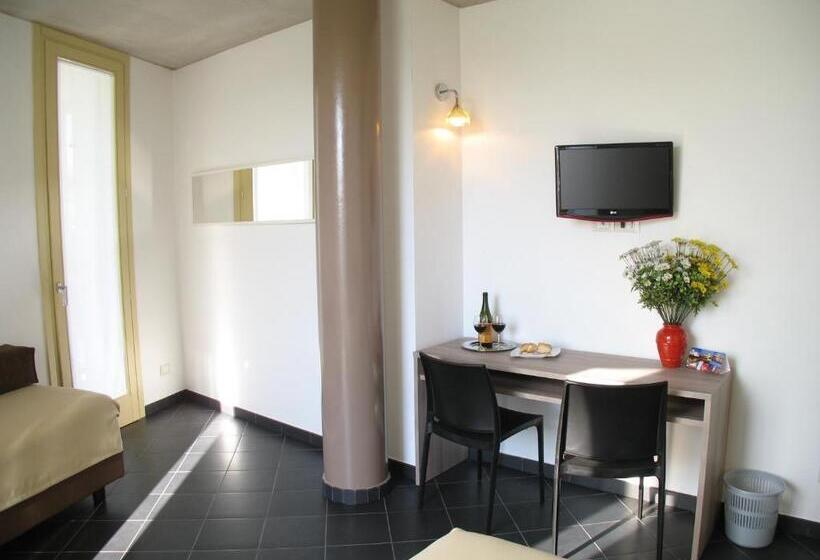 Отель 6 Porte Guesthouse