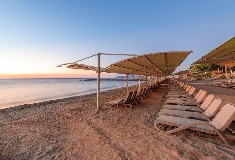 Отель Fashiontv Luxe Resort