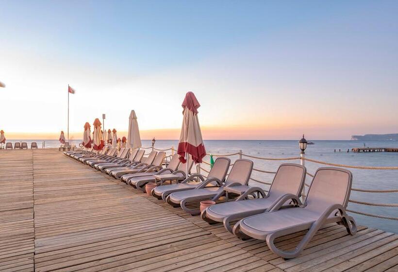 Отель Fashiontv Luxe Resort