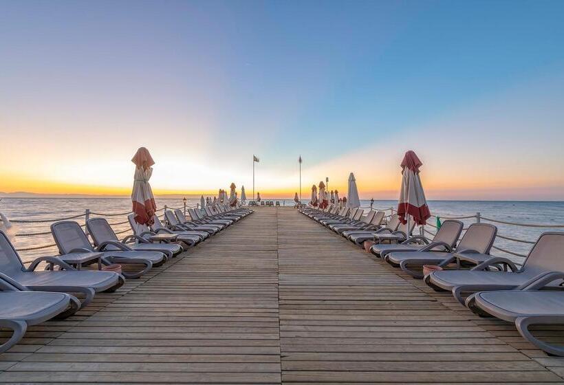 Отель Fashiontv Luxe Resort