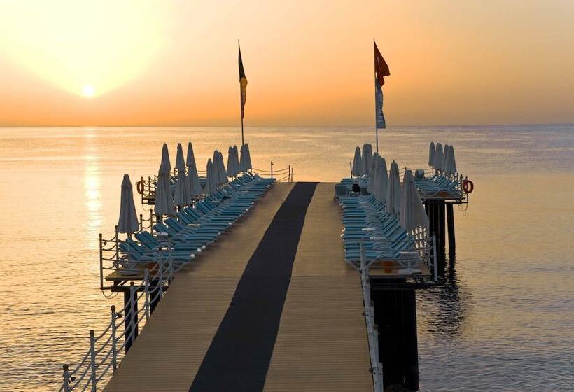 Отель Fashiontv Luxe Resort