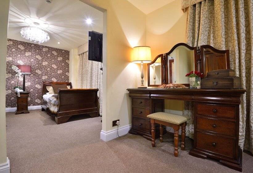 Отель Angmering Manor