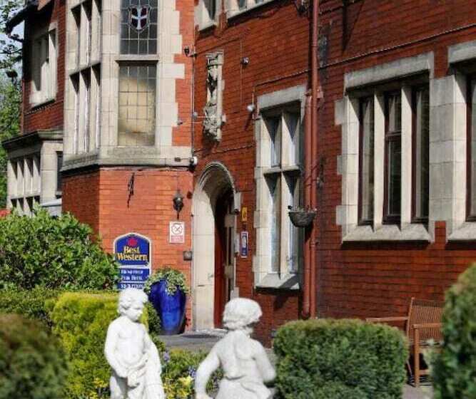 فندق Broadfield Park