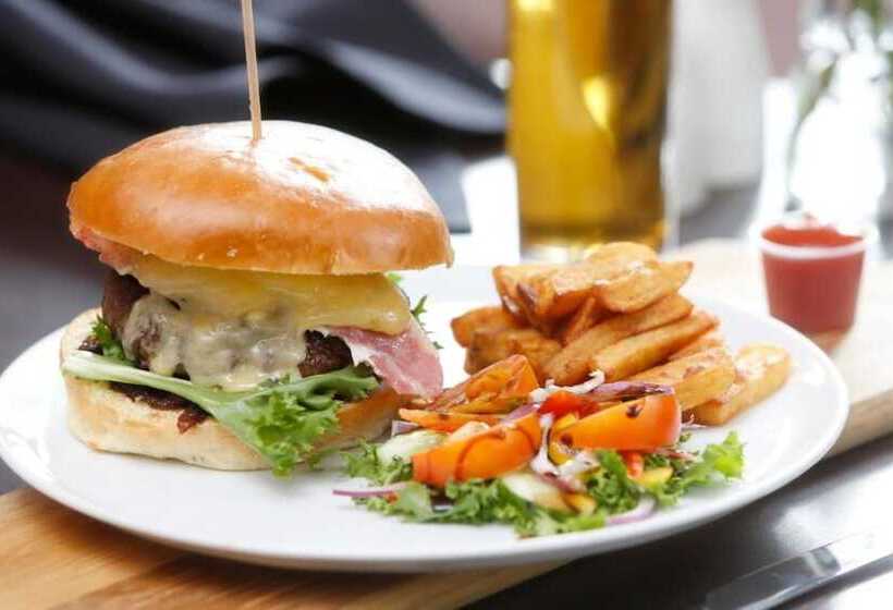 فندق Broadfield Park