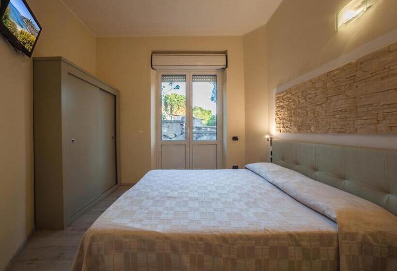 Отель Calamosca