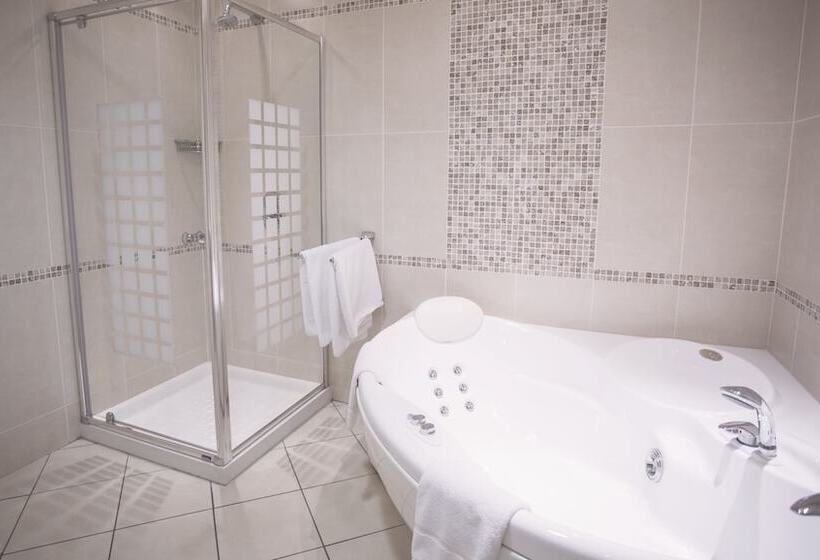 فندق Canal Court