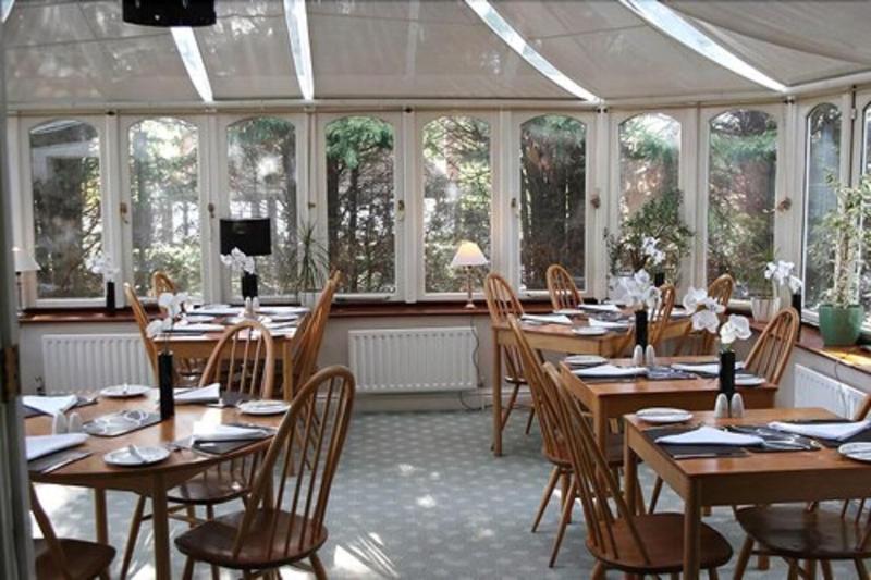 Отель Clifton Lodge