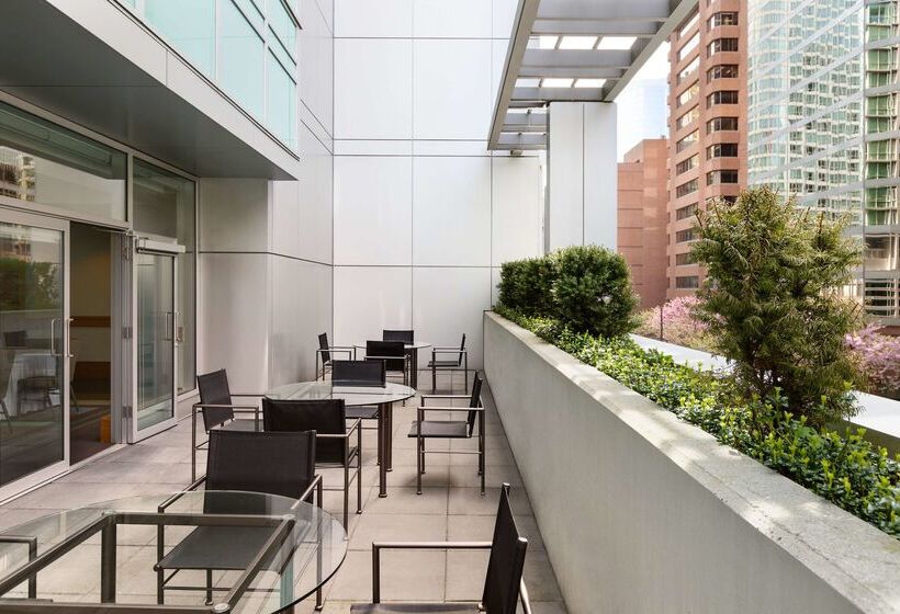 Coast Coal Harbour Vancouver Hotel By Apa