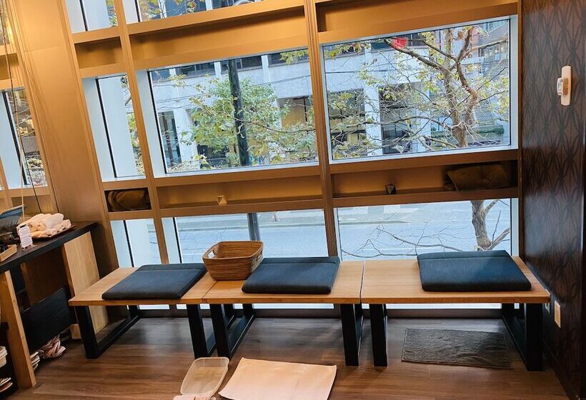 Coast Coal Harbour Vancouver Hotel By Apa