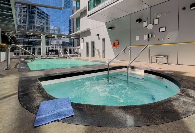 Coast Coal Harbour Vancouver Hotel By Apa