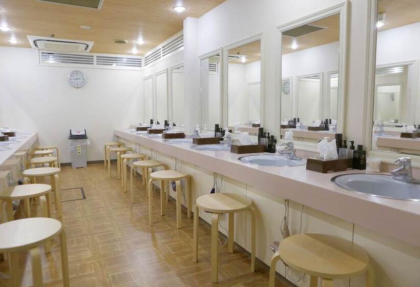 Капсульный Oтель Shinjuku Kuyakushomae Capsule