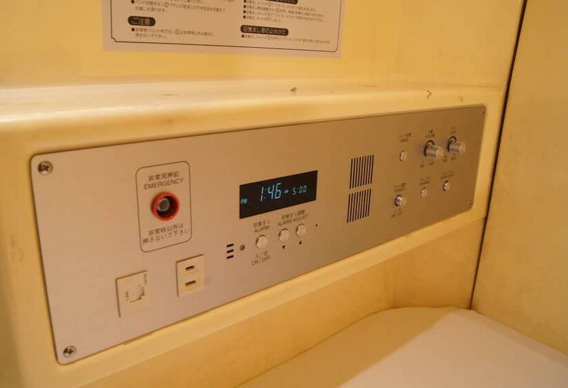 Капсульный Oтель Shinjuku Kuyakushomae Capsule