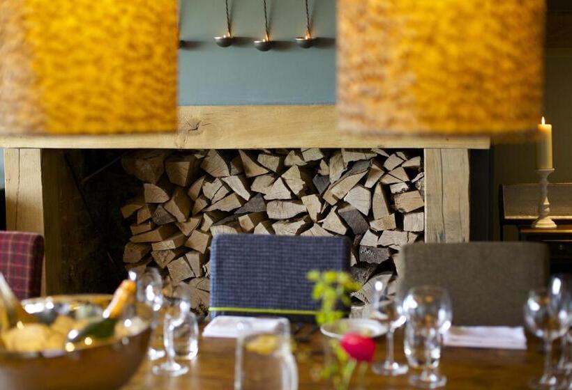 Отель Crab & Boar