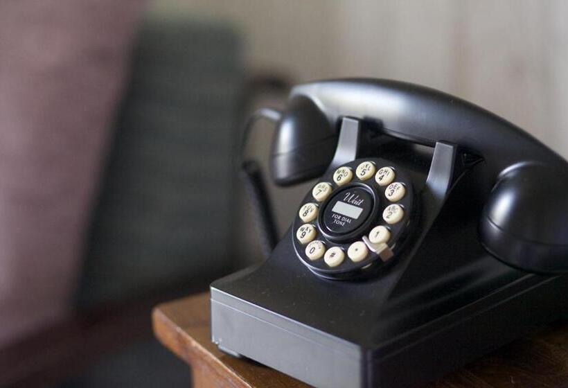 Отель Crab & Boar