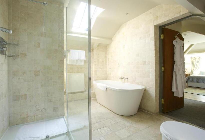 Отель Crab & Boar