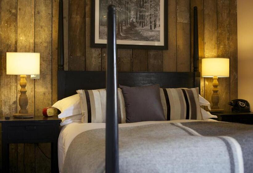 Отель Crab & Boar