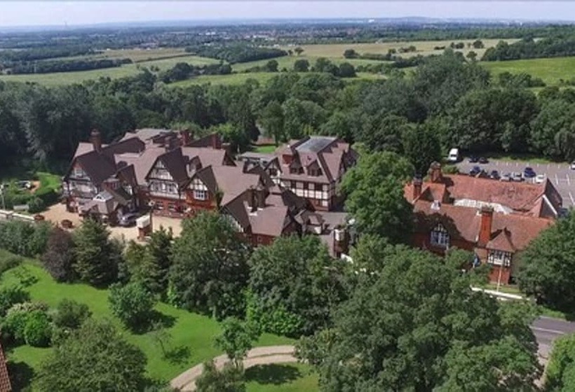 De Rougemont Manor Hotel & Suites