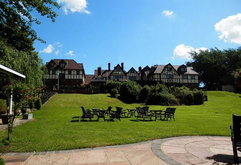 De Rougemont Manor Hotel & Suites