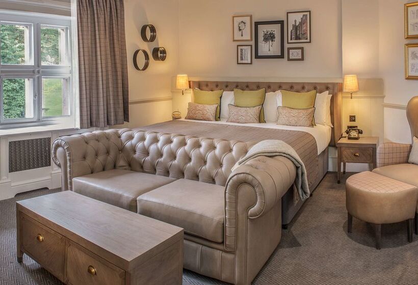 Отель De Vere Latimer Estate