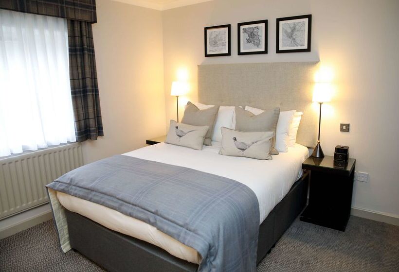 Отель De Vere Latimer Estate