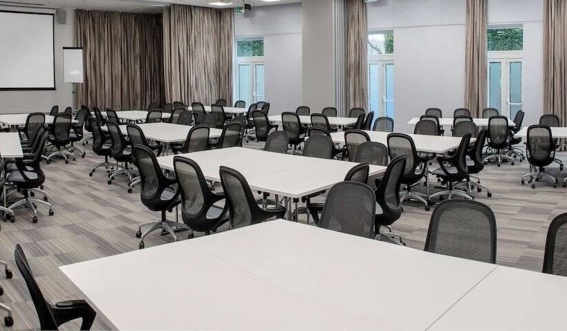 Отель De Vere Latimer Estate