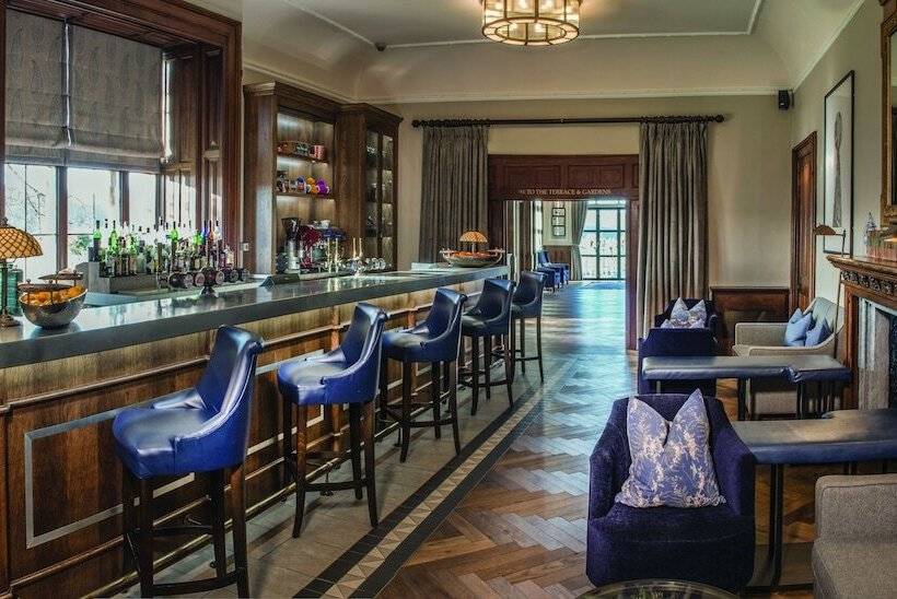 Отель De Vere Latimer Estate