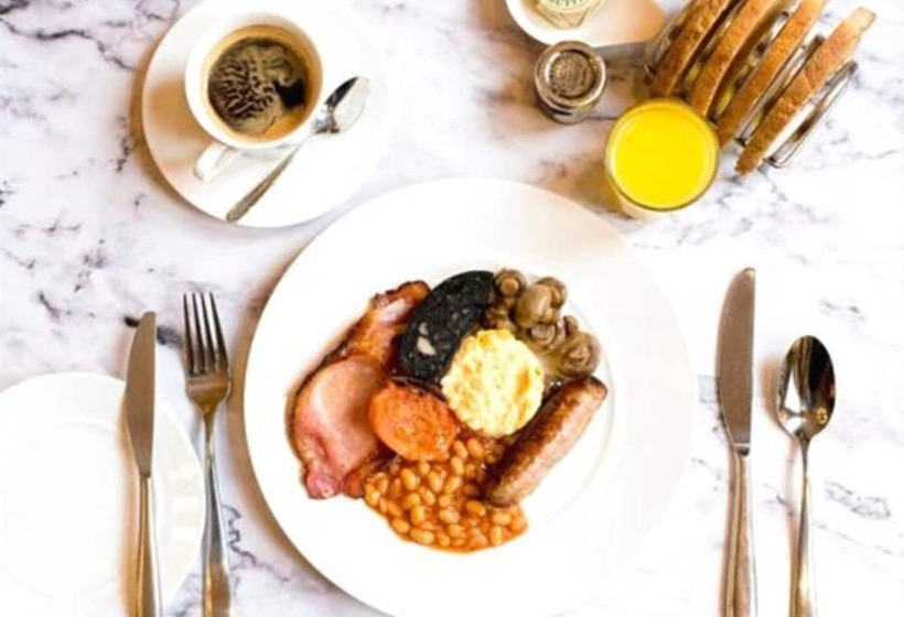 Отель De Vere Latimer Estate