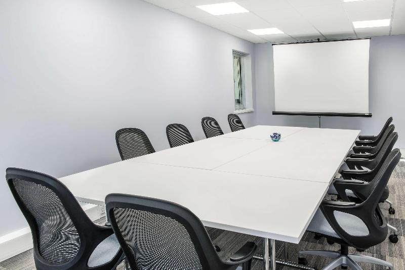 Отель De Vere Latimer Estate