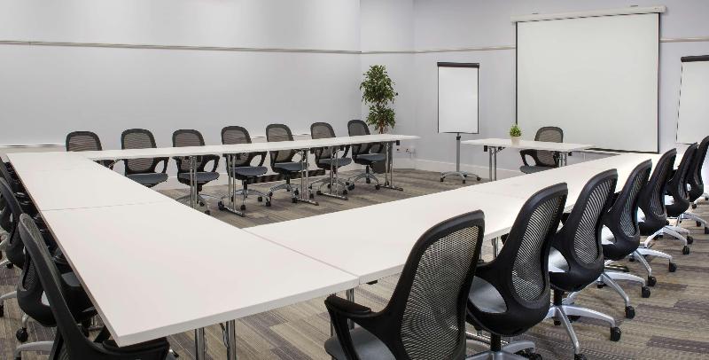 Отель De Vere Latimer Estate