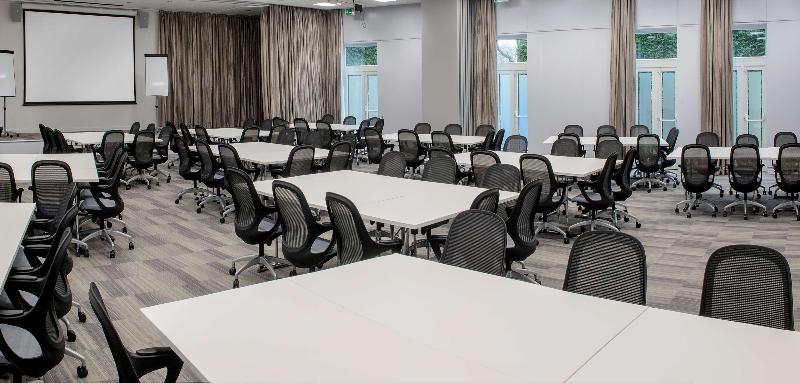 Отель De Vere Latimer Estate