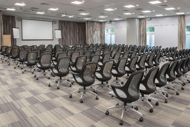 Отель De Vere Latimer Estate