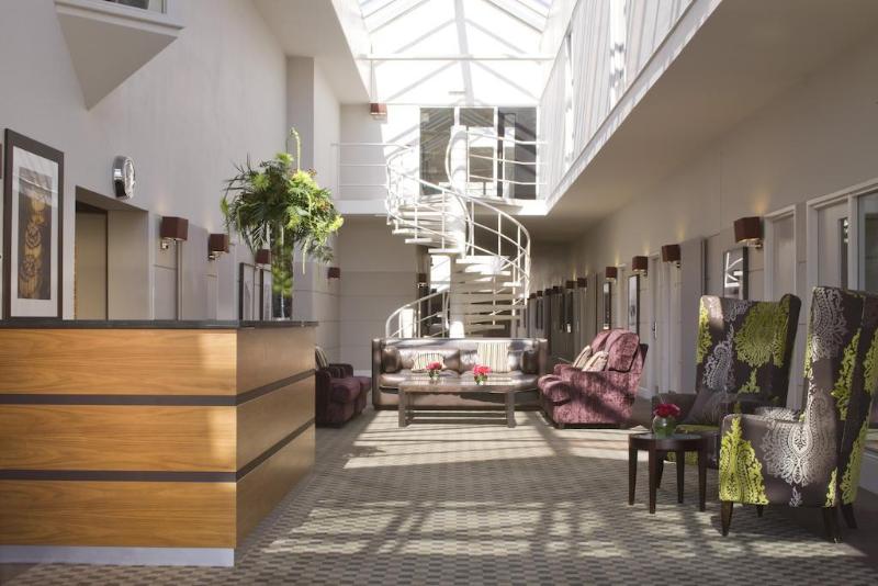 Отель De Vere Latimer Estate