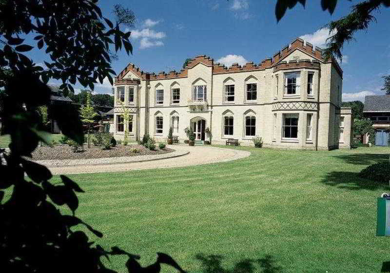 Отель De Vere Venues Uplands House