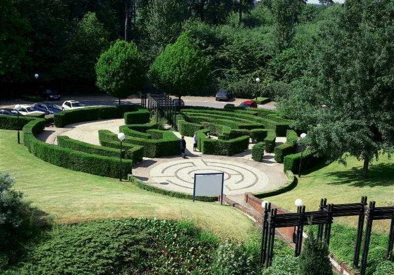 Отель De Vere Venues Uplands House