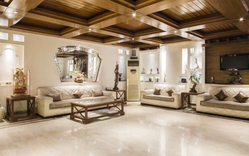 Отель Emperor Palms At Karol Bagh