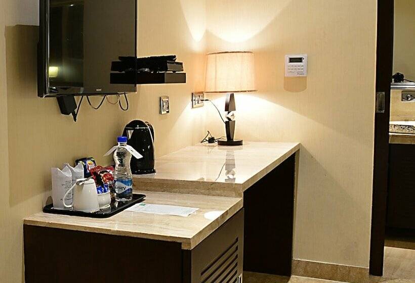 Отель Emperor Palms At Karol Bagh