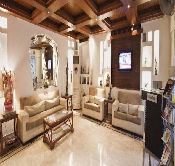 Отель Emperor Palms At Karol Bagh