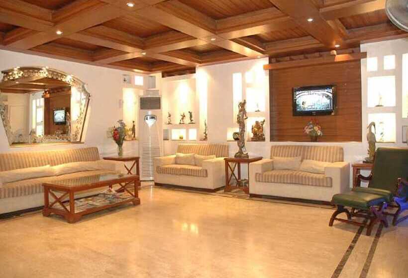 Отель Emperor Palms At Karol Bagh