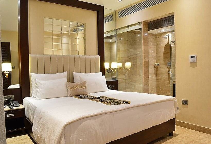 Отель Emperor Palms At Karol Bagh